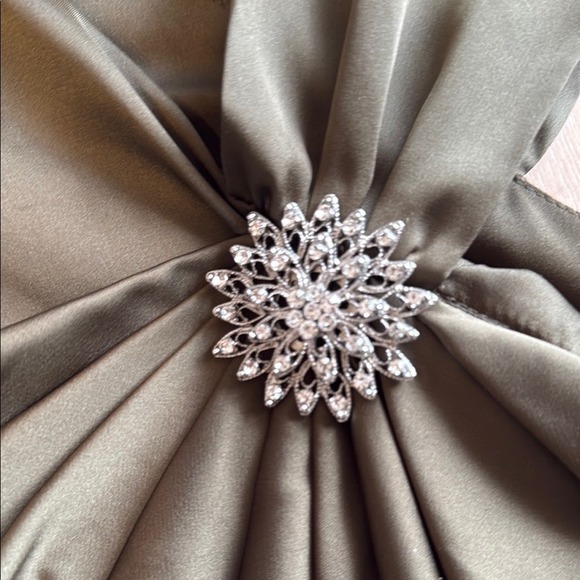 Pookie and Sebastian Elegant Olive Green Draped Top with Brooch - Picture 4 of 8